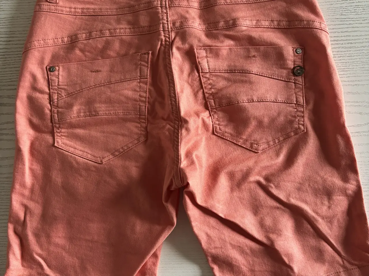 Billede 4 - Bluse og shorts str. 40 og 29