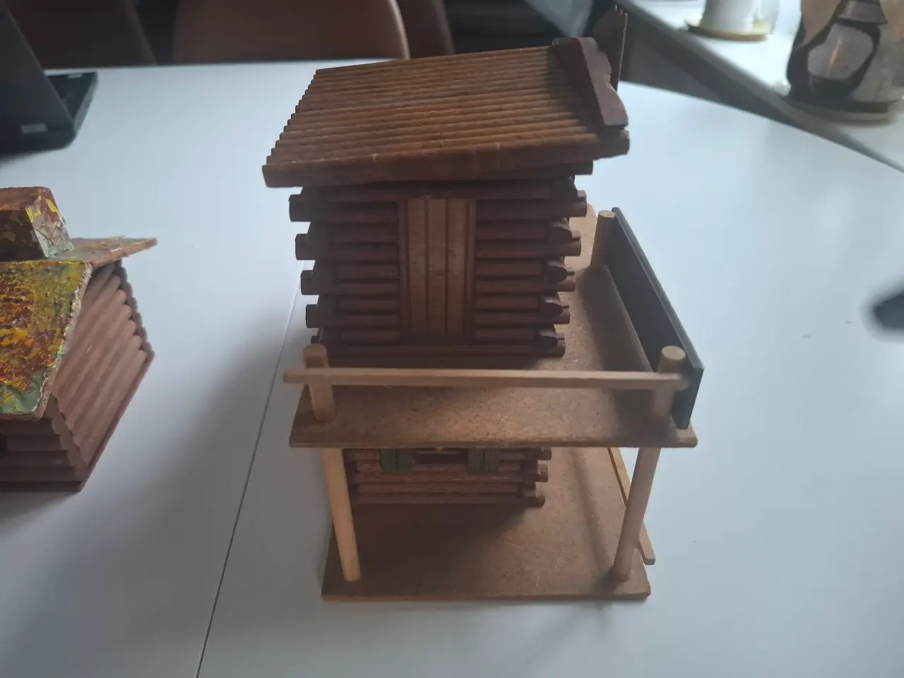 Billede 1 - modelhus i rigtig træ fra midt i 60'erne