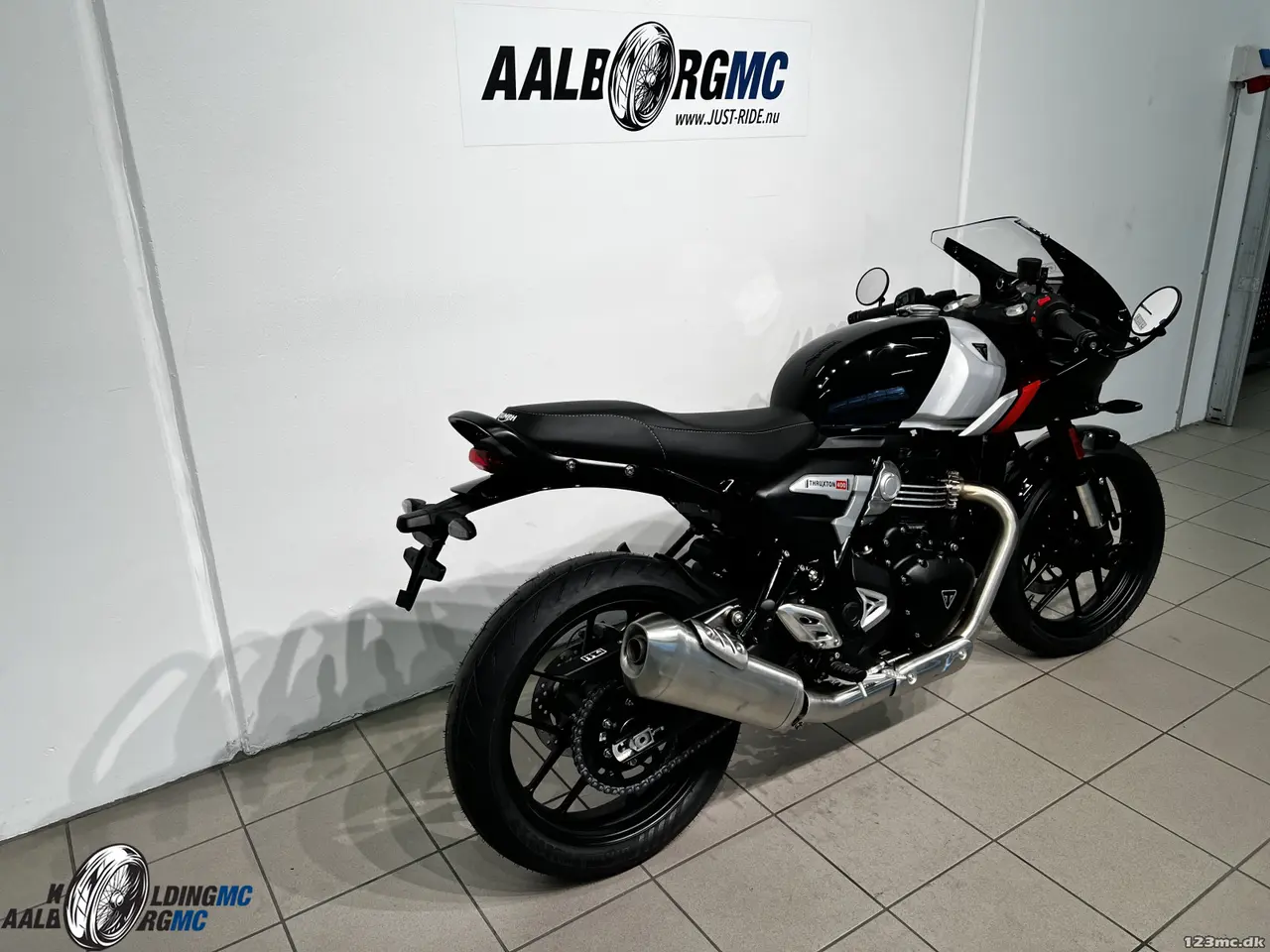 Billede 4 - Triumph Thruxton 400 Phantom Black / Aluminium Silv