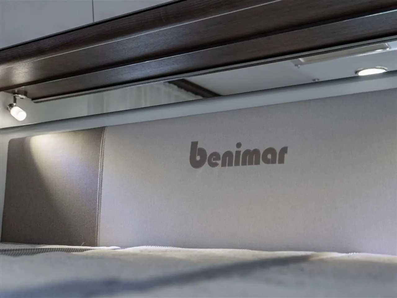 Billede 16 - 2027 - Benimar Tessoro T463 UP Automat gear - Dieselfyr - 12V kompressor køl - 200W solcelle