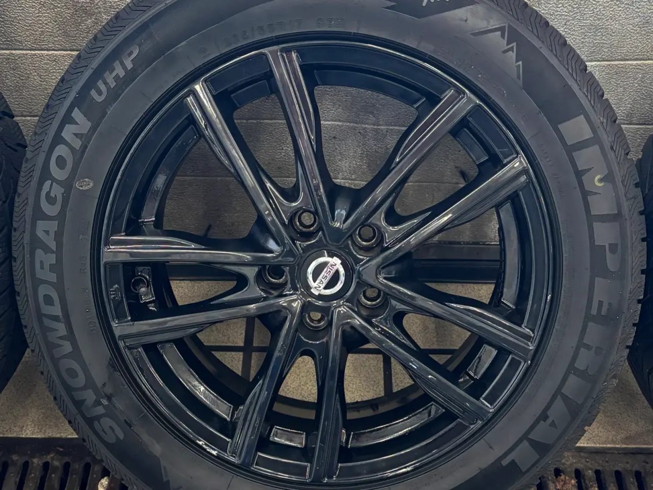 Billede 5 - Sælger et sæt originale Nissan alufælge