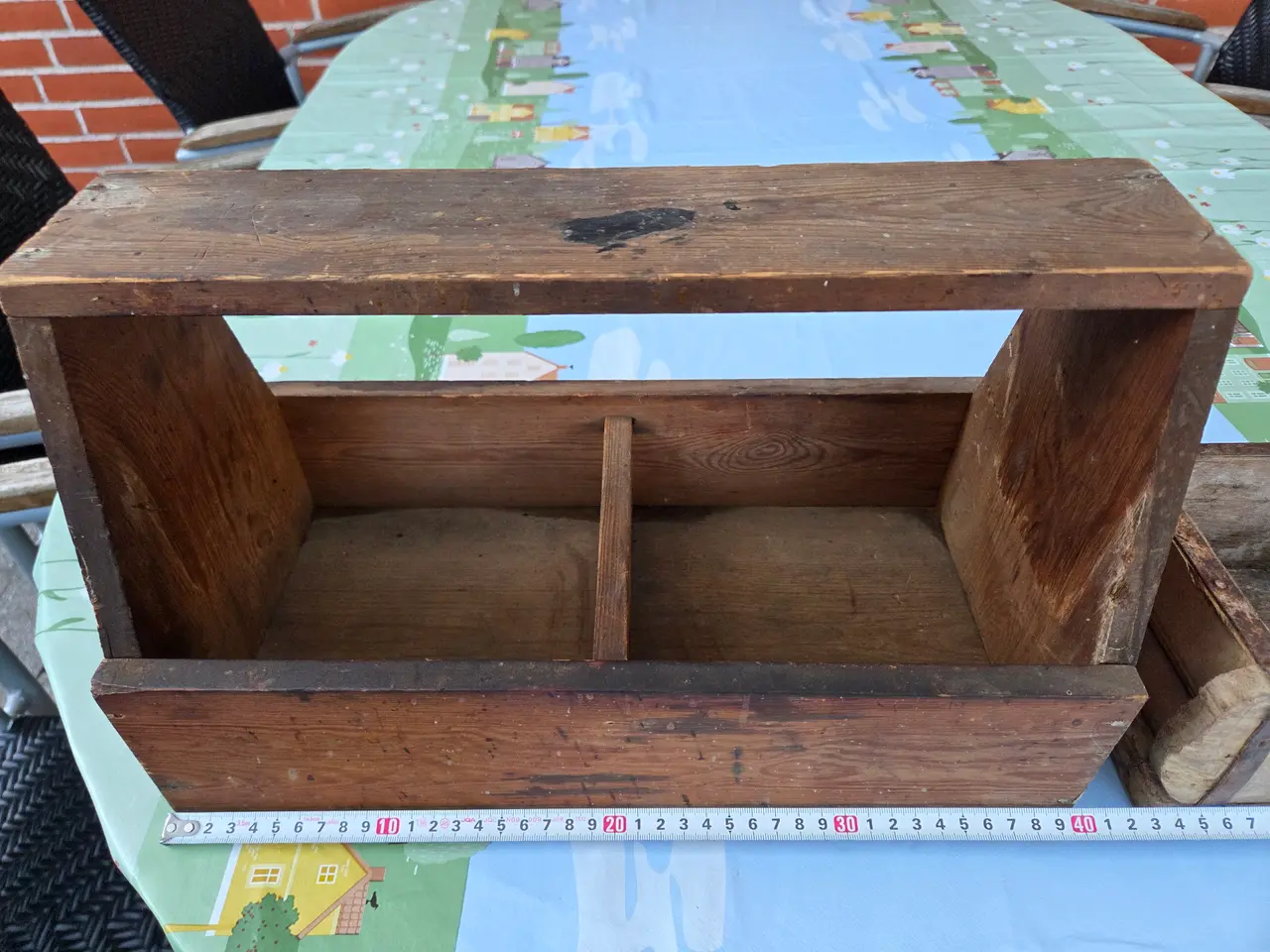 Billede 1 - Gammel kasse + murstens form til pynteting blomst