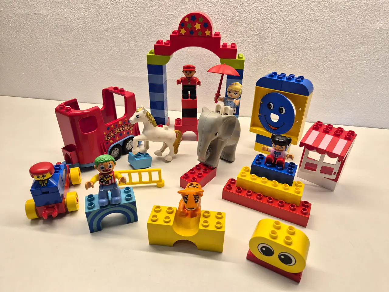 Billede 1 - Duplo Cirkus, Hestetrailer, Hest, Elefant samt for