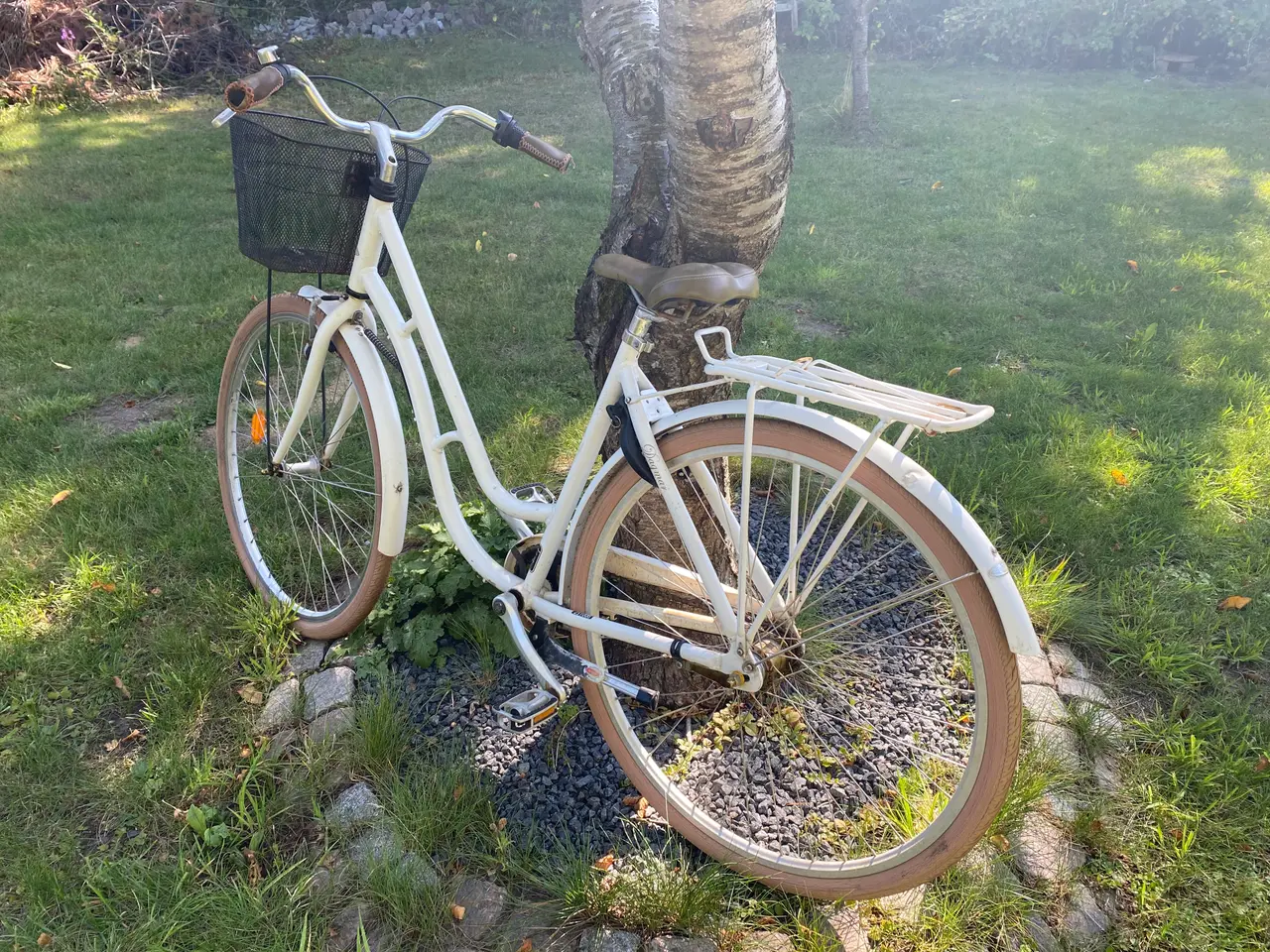 Billede 3 - Damecykel 28 Mustang Køreklar (160-175cm) med Lås