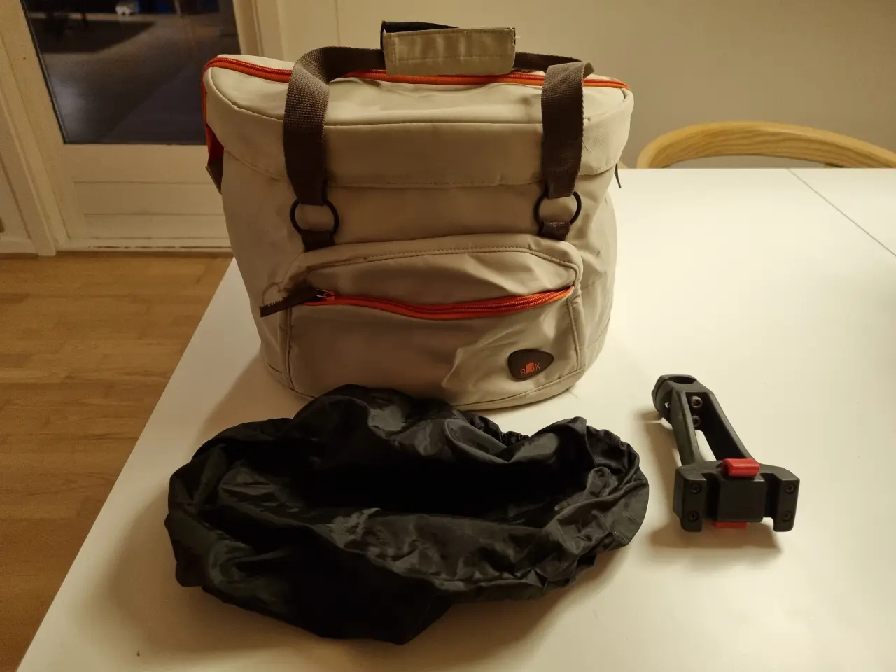 Billede 1 - Flot cykelykelfortaske Clickbeslag til montering
