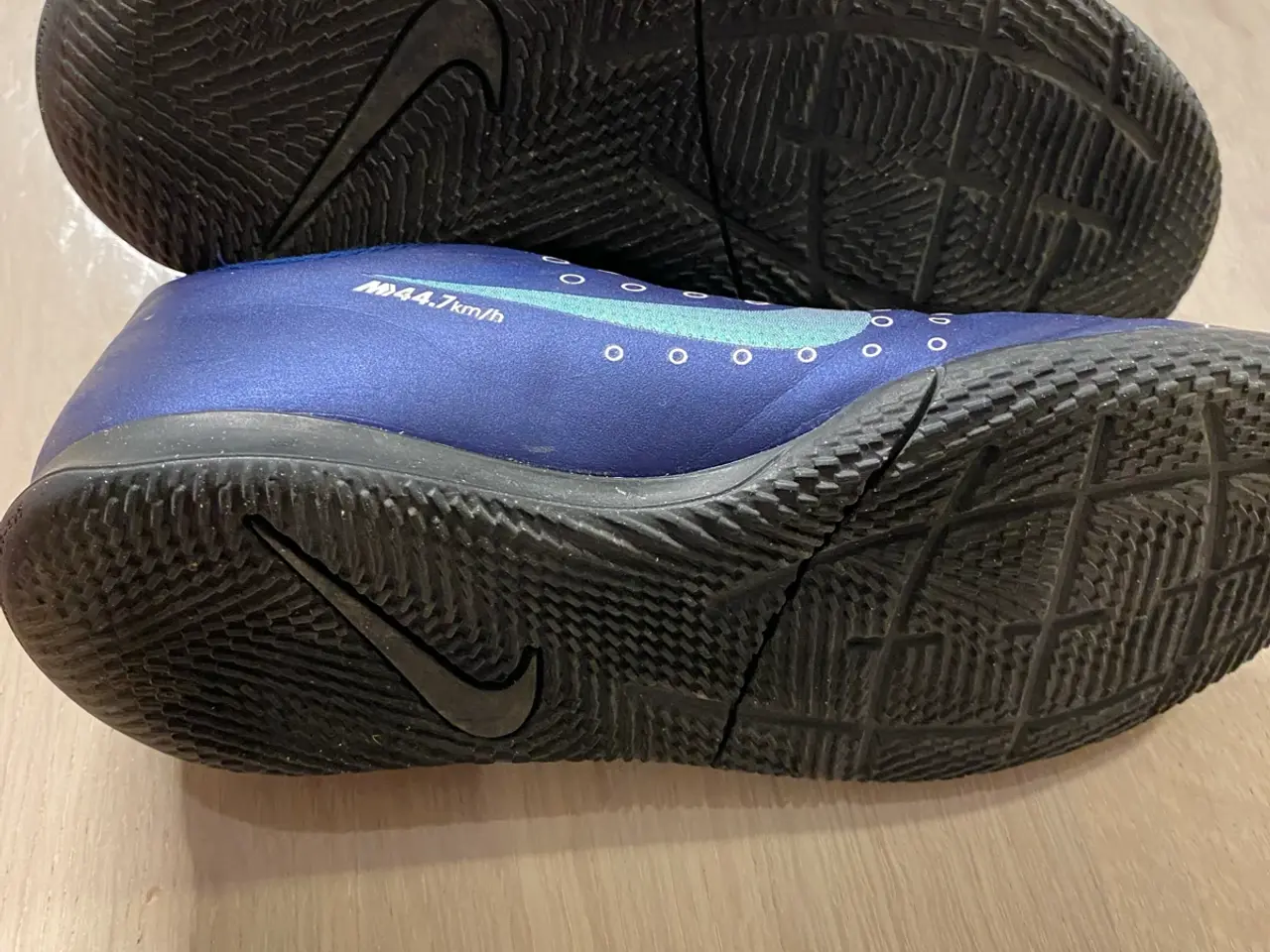 Billede 5 - Fodboldstøvler 31 og sneakers 33