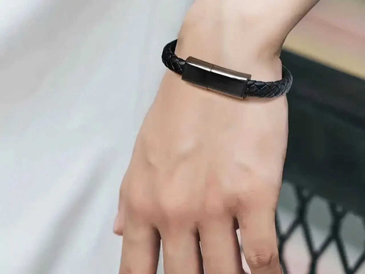 Billede 2 - Læderarmbånd med indbygget USB-kabel til iPhone