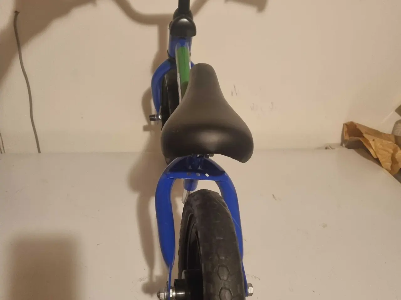 Billede 4 - Løbecykel kun brugt inddørs.