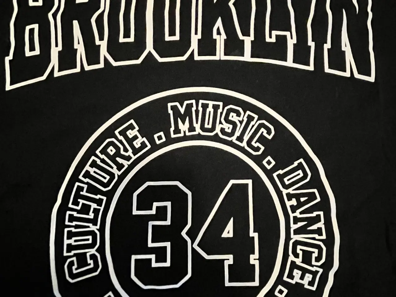 Billede 3 - T-shirt fra GinaTricot. 