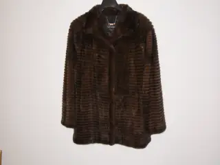 Flot pelsjakke i Mink Mahogany