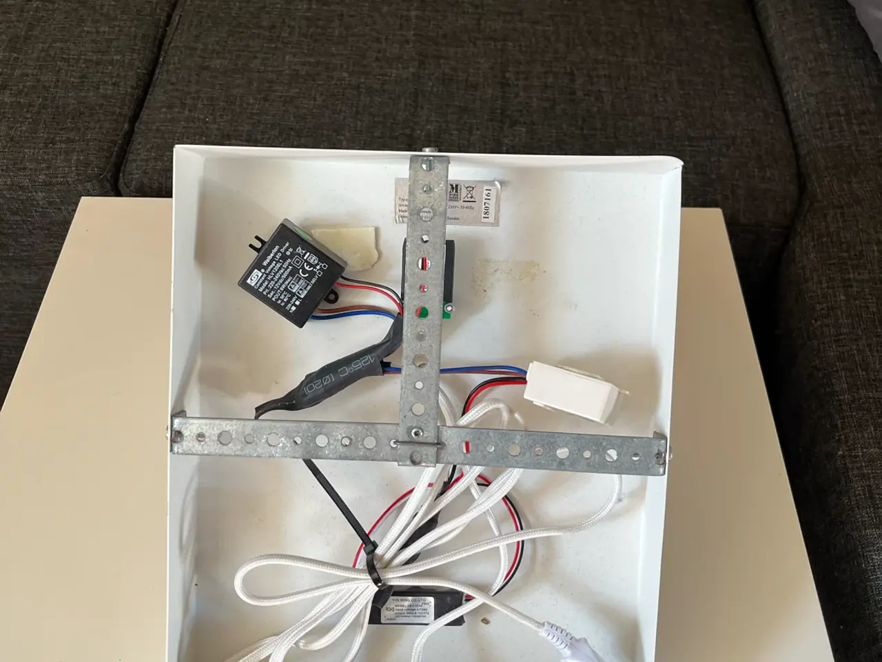 Billede 5 - Kubik sengelamper, 1 sort og 1 hvid