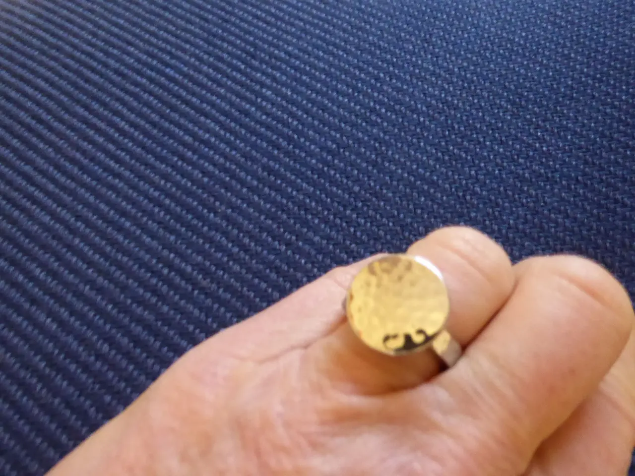 Billede 2 - Flot ring i hamret stål