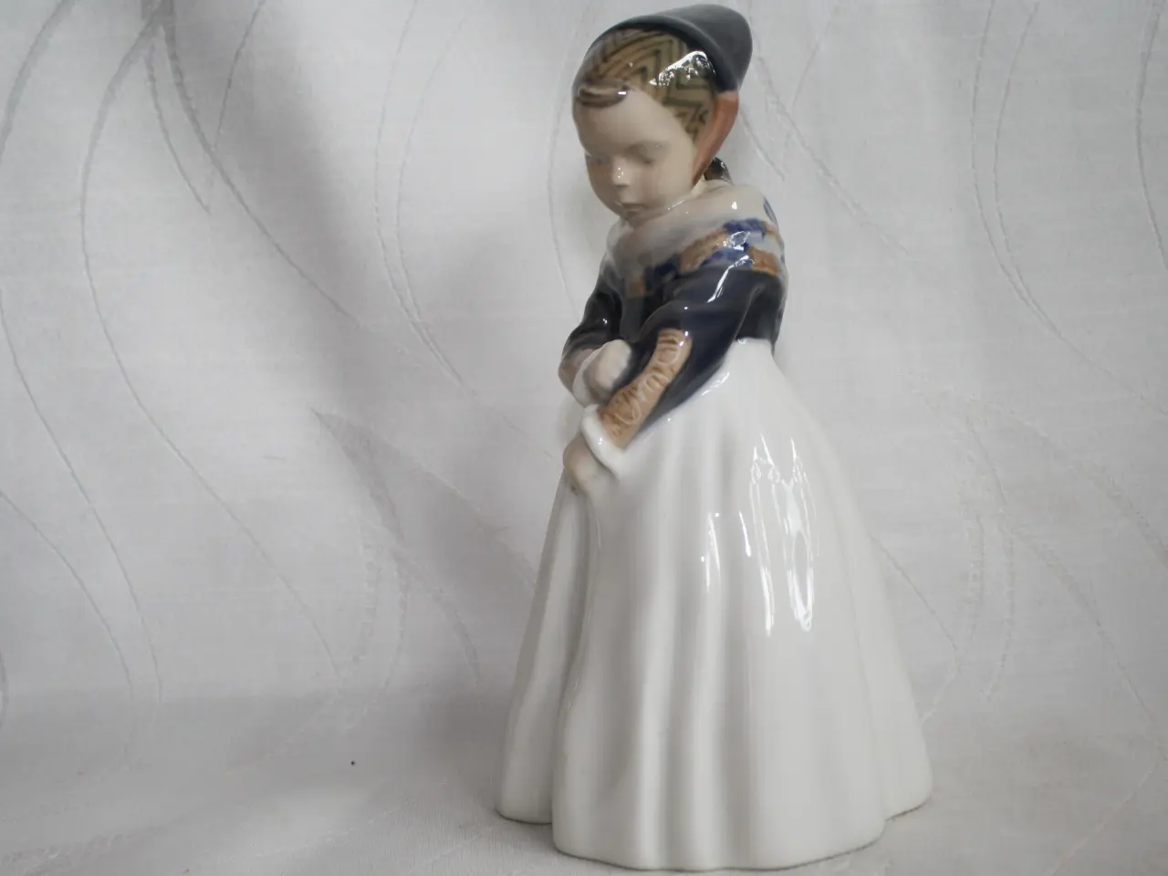 Billede 2 - Amagerpige, figur fra Royal Copenhagen