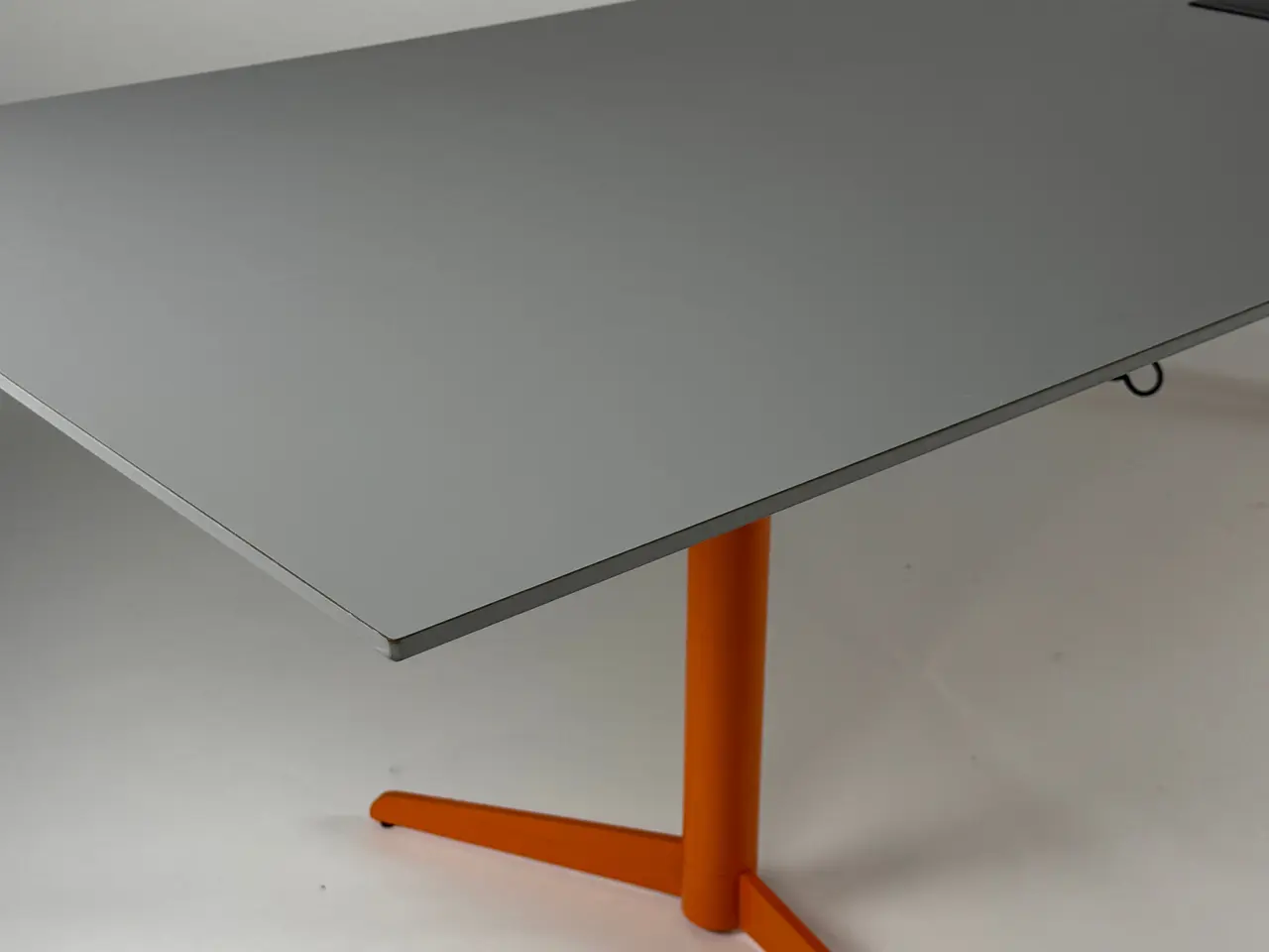 Billede 4 - Mødebord – Grå/Orange Stel 280x90cm