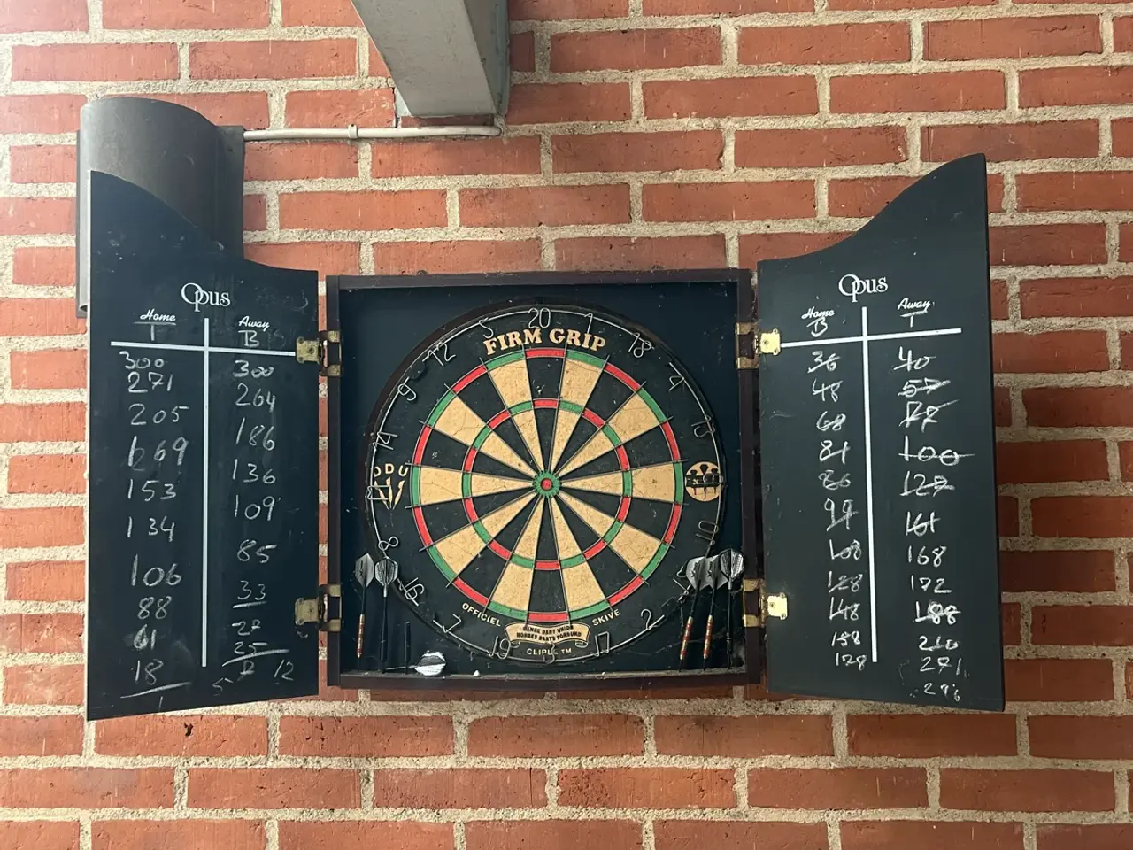 Billede 2 - Dartspil i skab