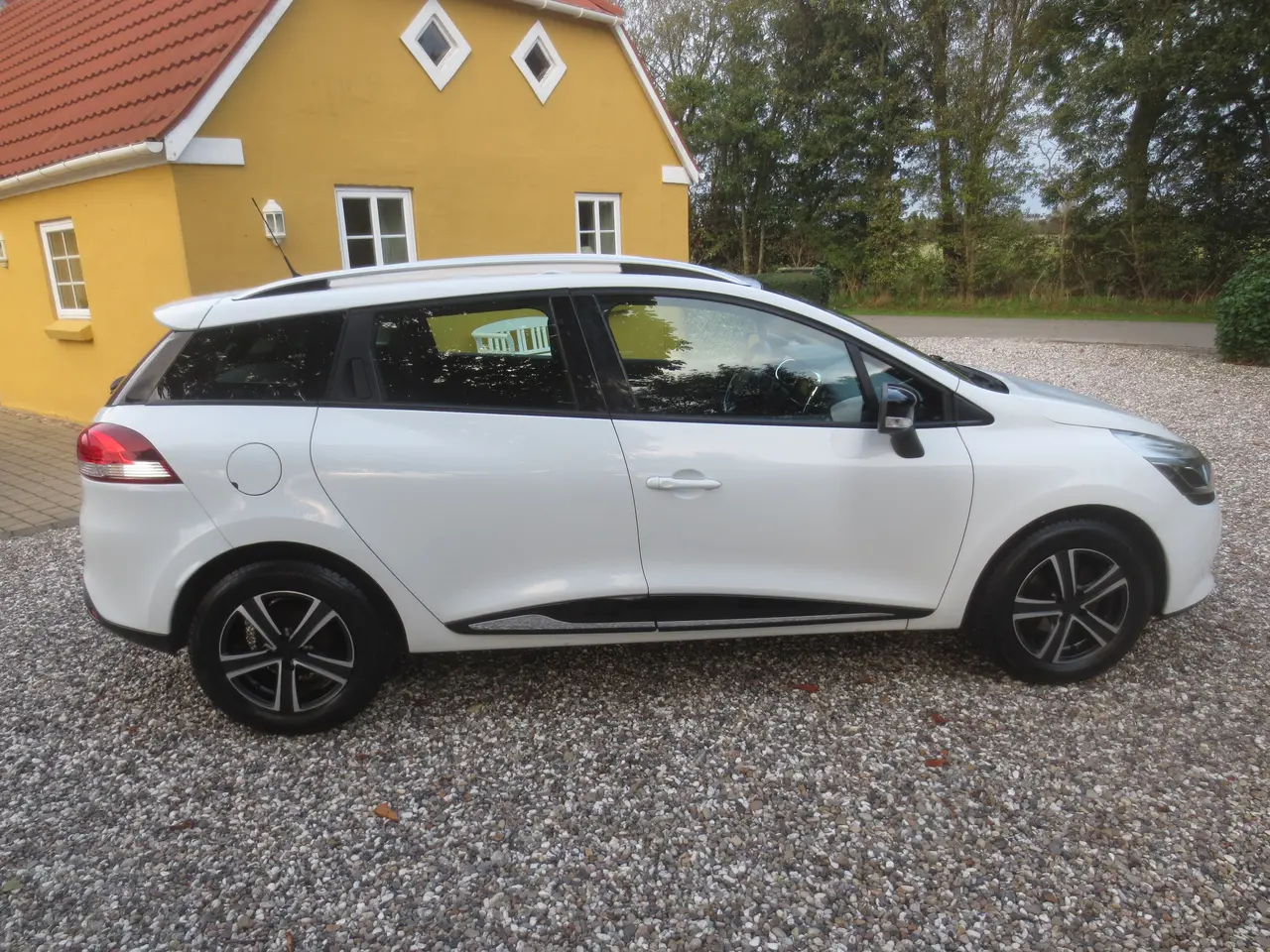 Billede 5 - Fin Renault Ny Clio 1.2 i År 14. Synet 4/26.