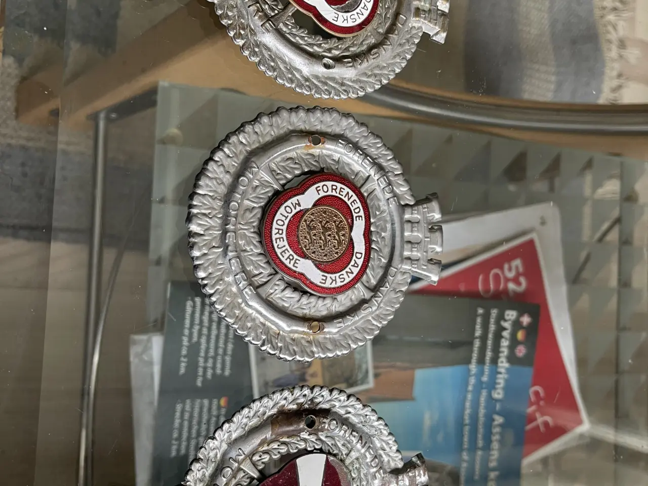 Billede 1 - FDM emblemer,gamle