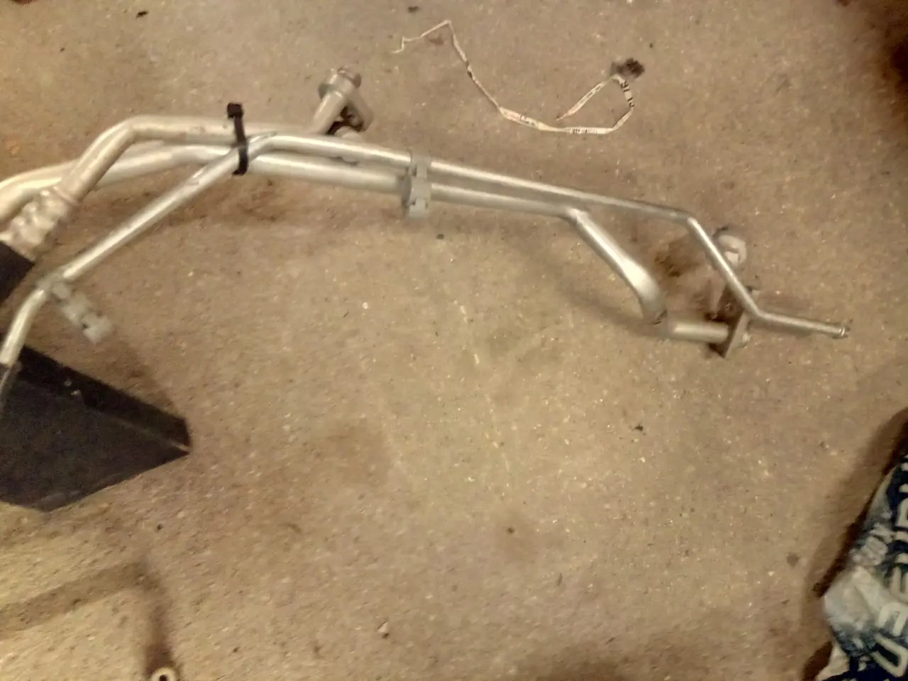 Billede 4 - Peugeot 107 Aircondition rør.