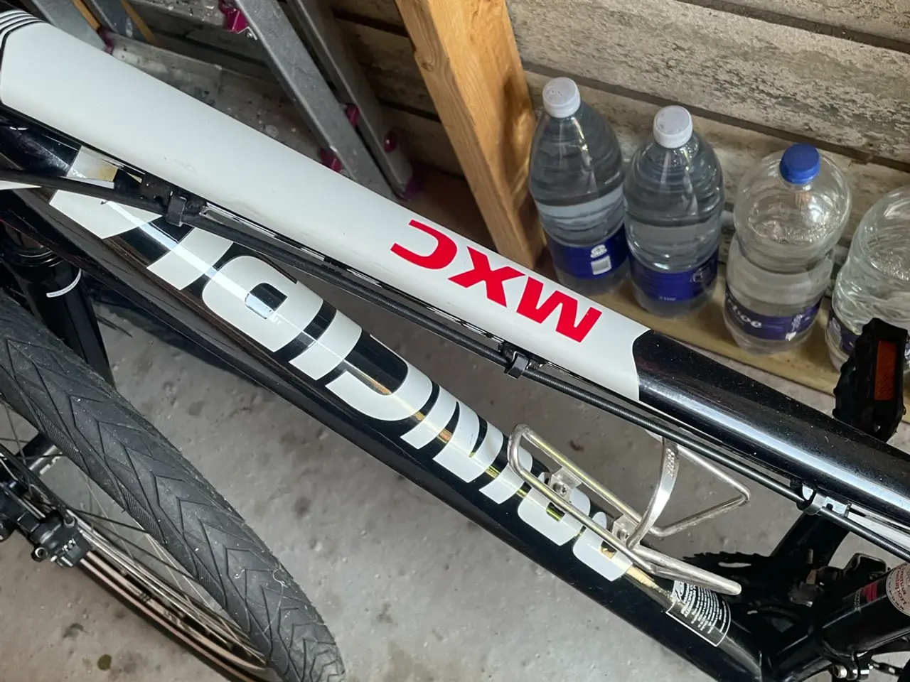 Billede 2 - Sort/rød/hvid mountainbike