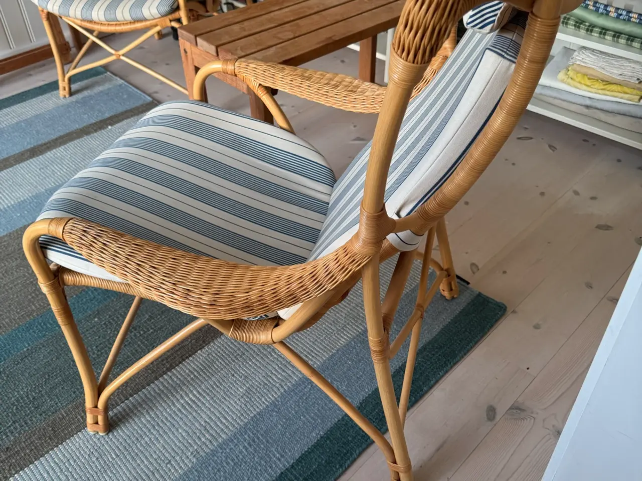 Billede 4 - Sika stole med hynder, 2 stk