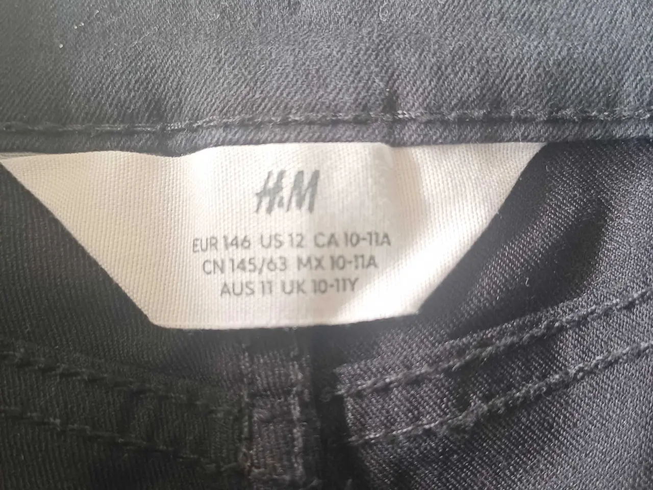 Billede 3 - Denim shorts størrelse 146
