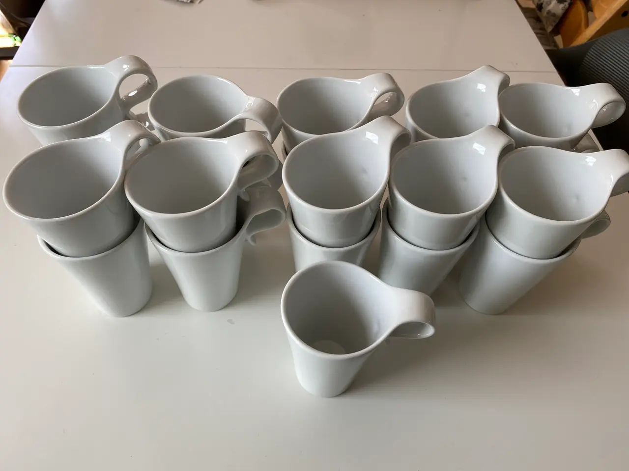 Billede 2 - hvide porcelænskrus fra Strand