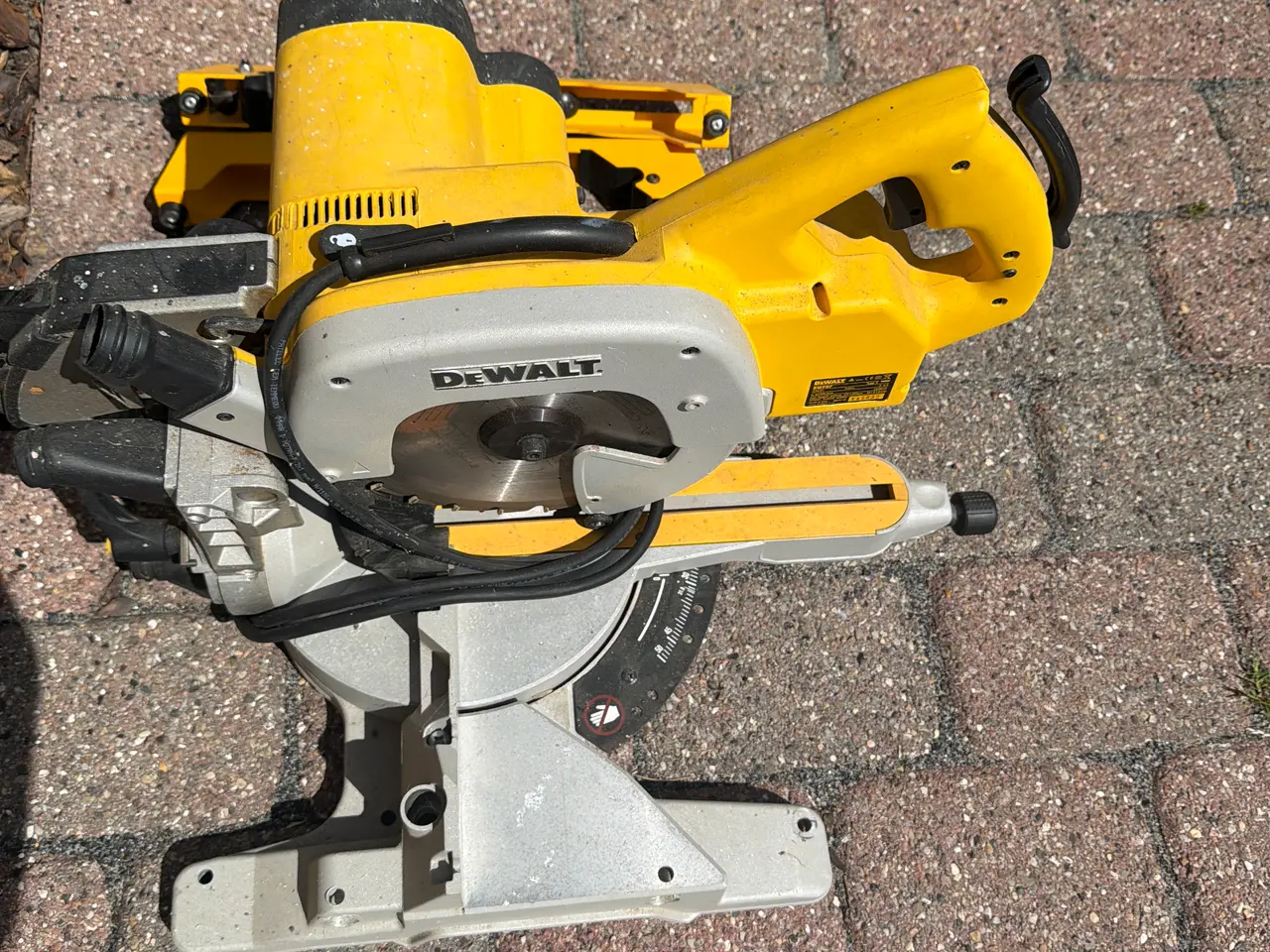 Billede 1 - Kap-/gerringssav DEWALT