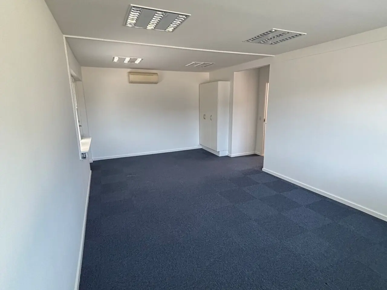 Billede 3 - Præsentabelt kontor på ca. 120 m2 og lager med værksted på ca. 160 m2 udlejes i erhvervsbygning placeret centralt i Farums erhvervsområde med kun 5 minutters kørsel til Hillerødmotorvejen.