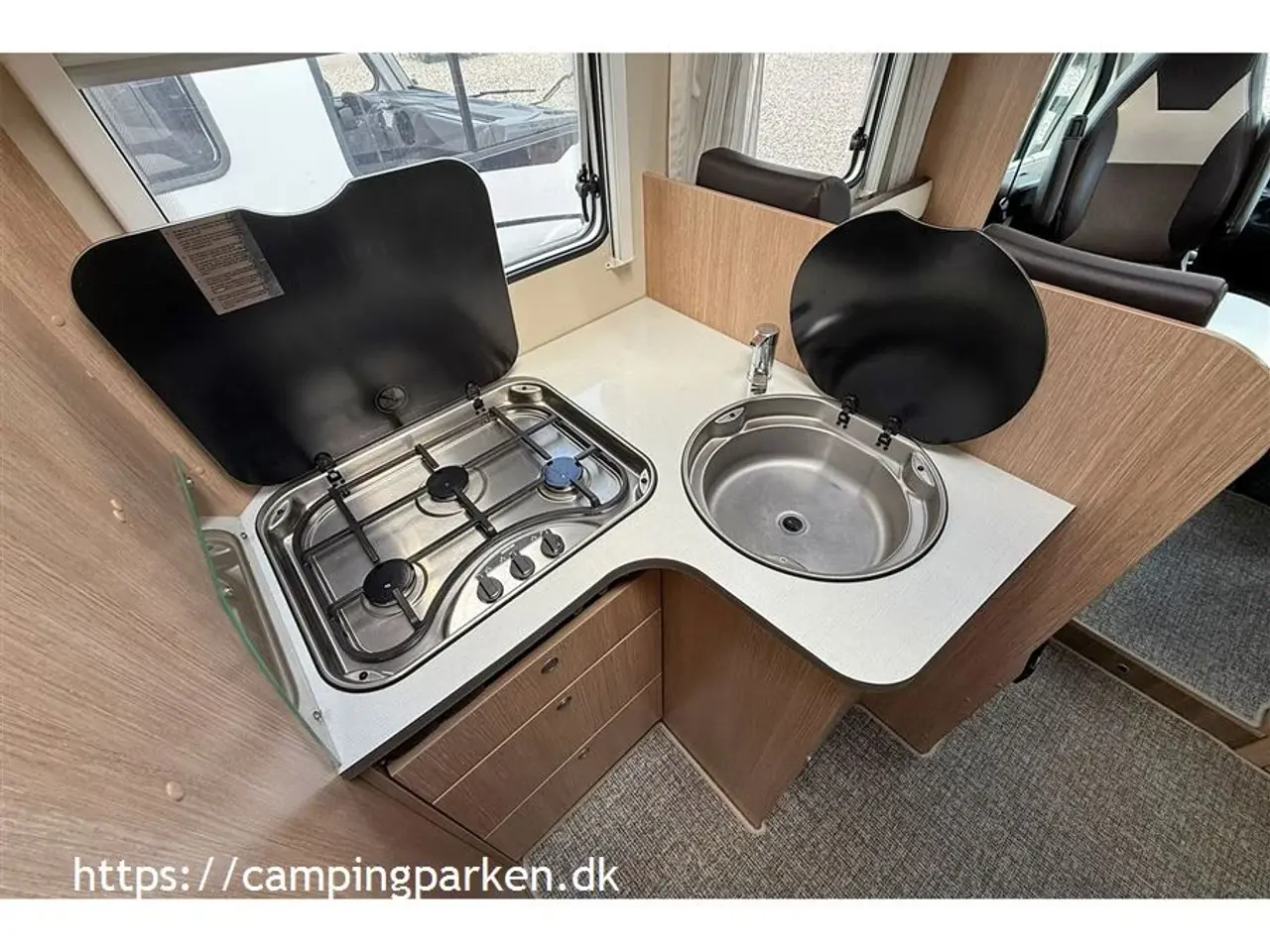 Billede 5 - 2017 - SunLight T 69 L Active   Brugt autocamper med queensbed, sænkeseng og automatgear