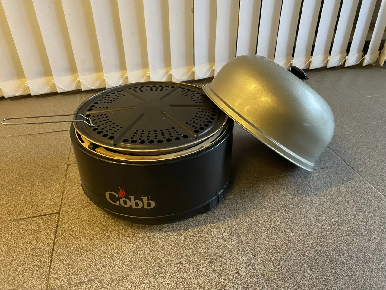 Billede 4 - Cobb bordgrill til kul med taske, rist og stegepan