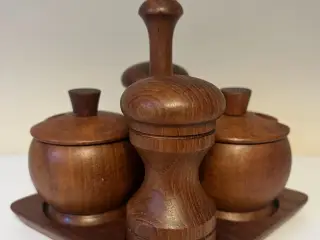 Smuk platmenage i teak fra 60-70’erne