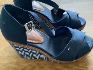 Flotte Tommy Hilfiger højhælede str. 36