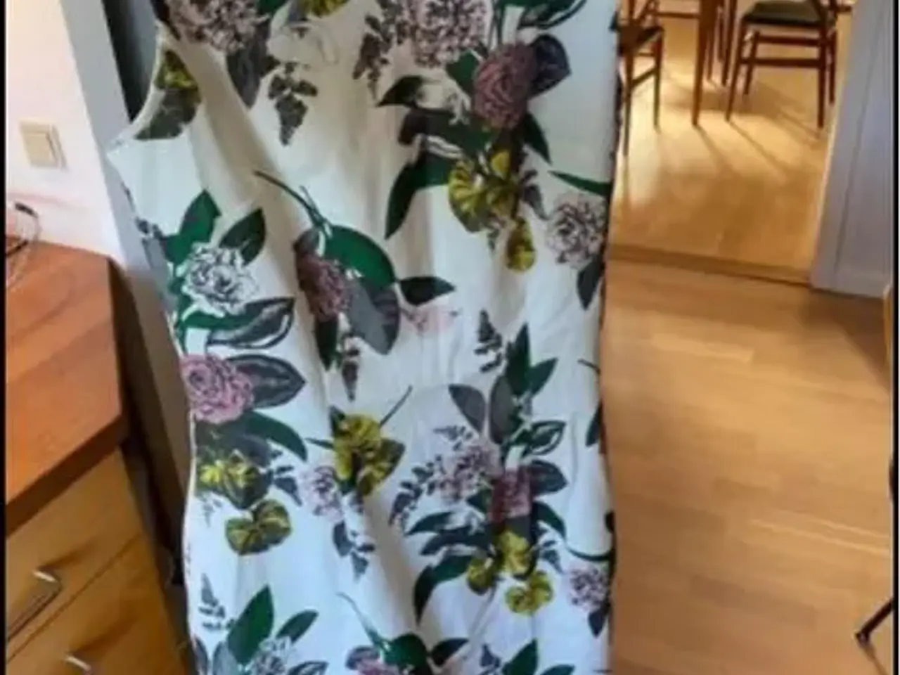 Billede 2 - Meget smuk kjole str xs