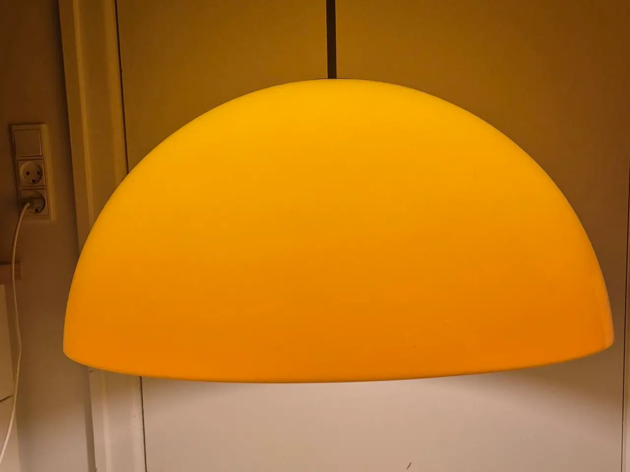 Billede 4 - Giga retrolampe i transparent gul plast