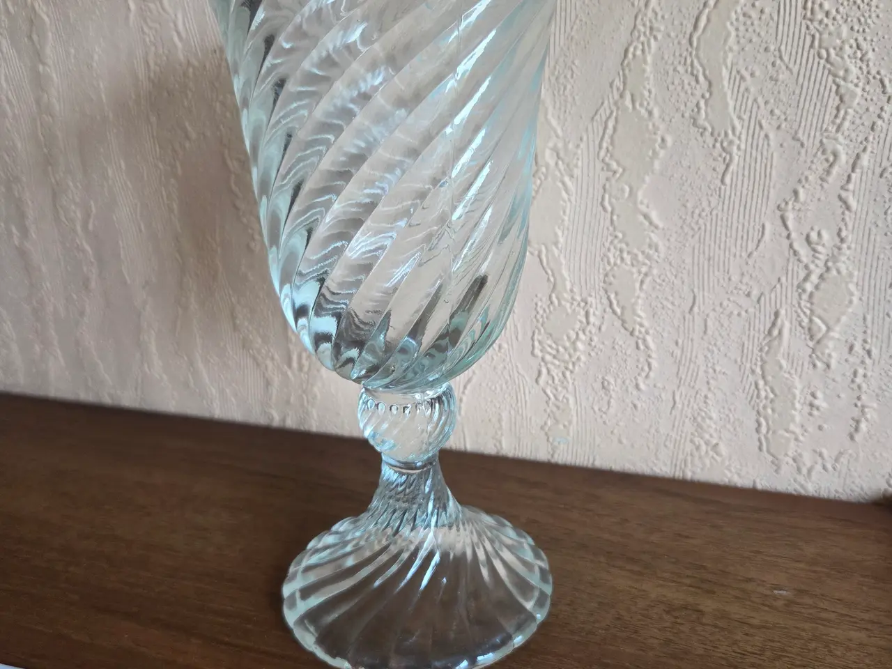 Billede 1 - Glasvase med snoet mønster, H: 23 cm