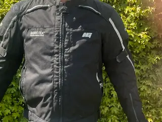 Pæn og velholdt Gore Tex jakke