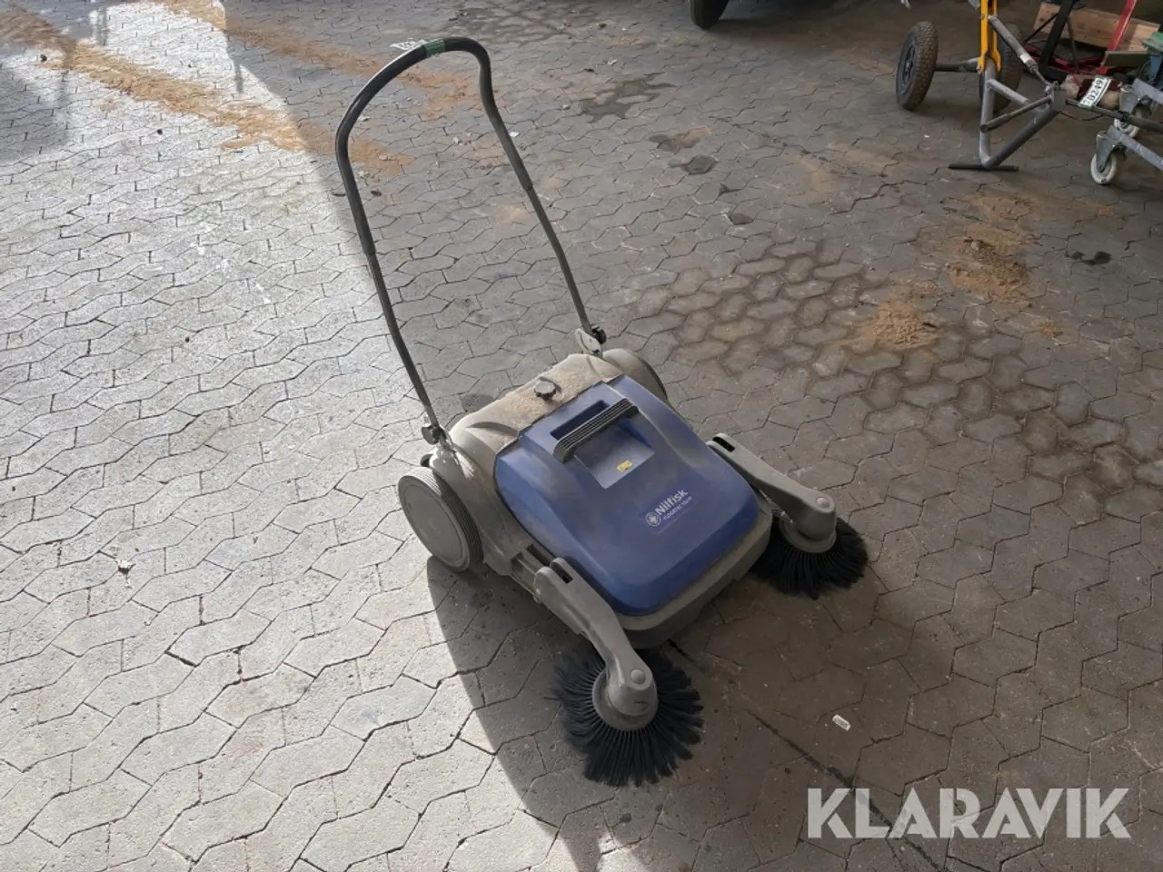 Billede 3 - Fejemaskine Nilfisk Floortech 592M med sidebørster