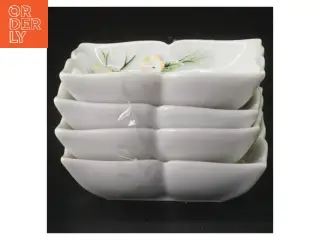 Sæt med fire nye små porcelænsskåle (str. 4 stk 7,5x8,5 cm)fra.eks til sushi