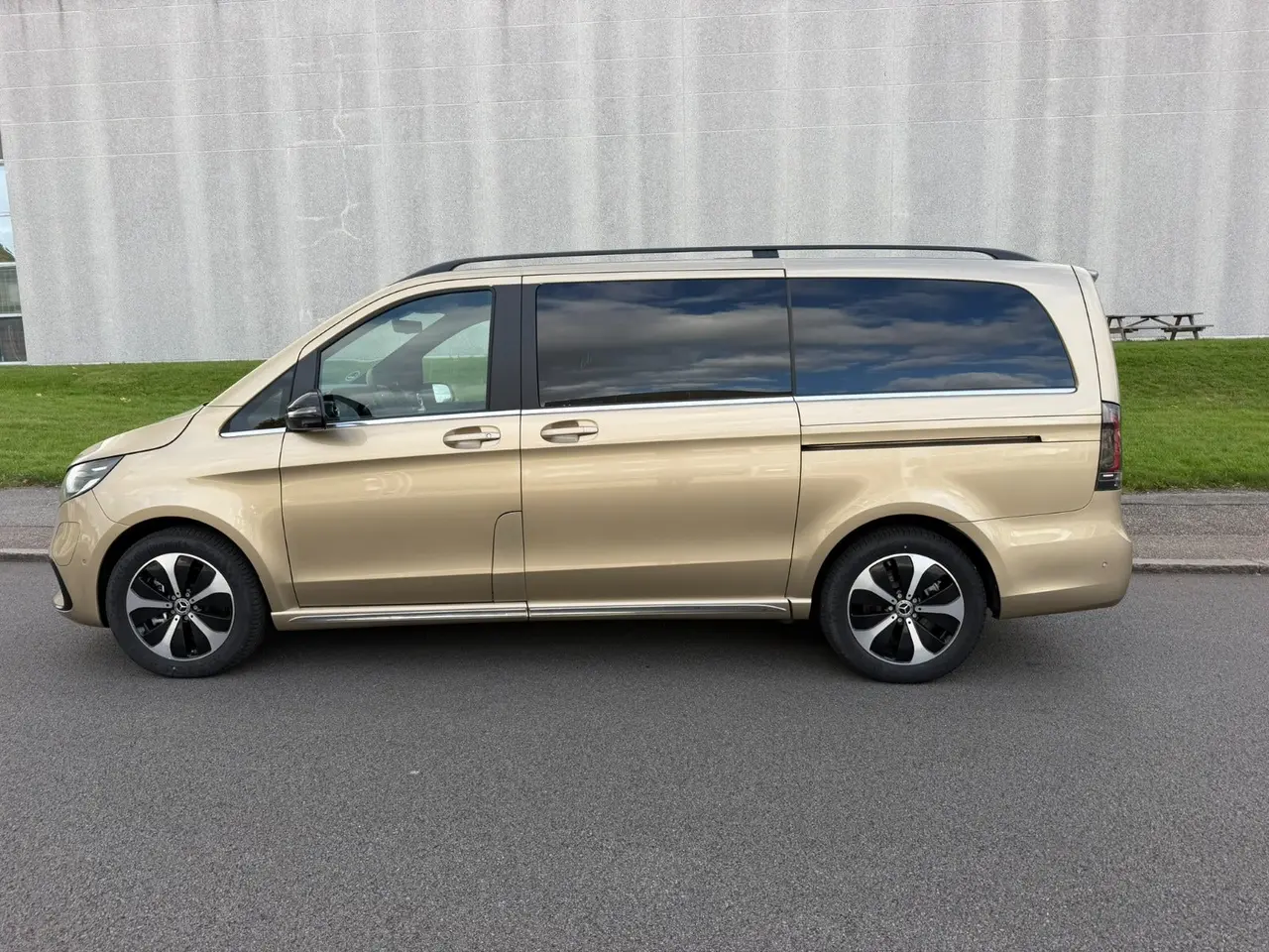 Billede 2 - Mercedes EQV300 Avantgarde L