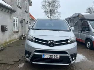 Mpv minibus med 8 sæder