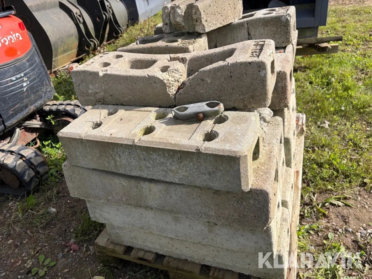 Billede 4 - Beton klodser til hegn 30 styk