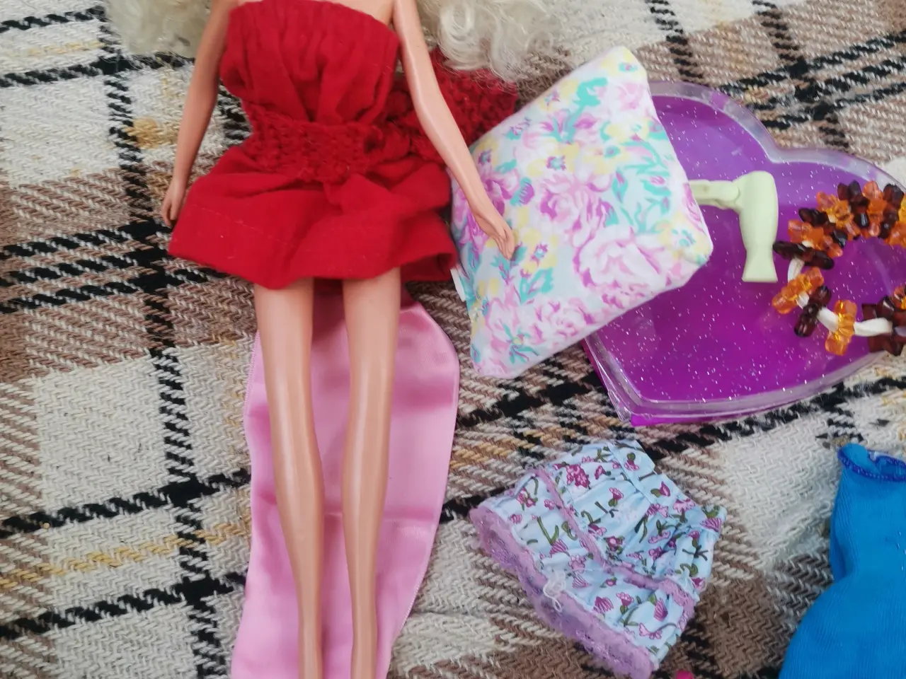 Billede 1 - Barbie sæt 5 kr ialt 