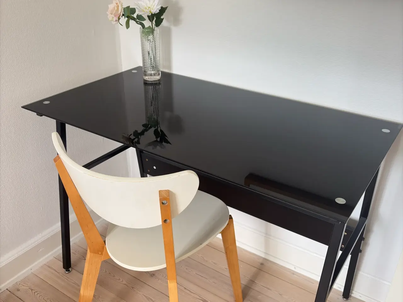 Billede 3 - Sort skrivebord i glas 