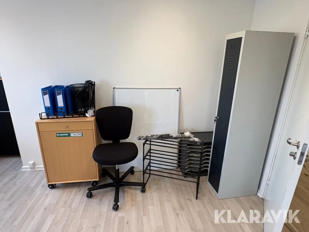 Billede 2 - Assorterede kontormøbler og inventar