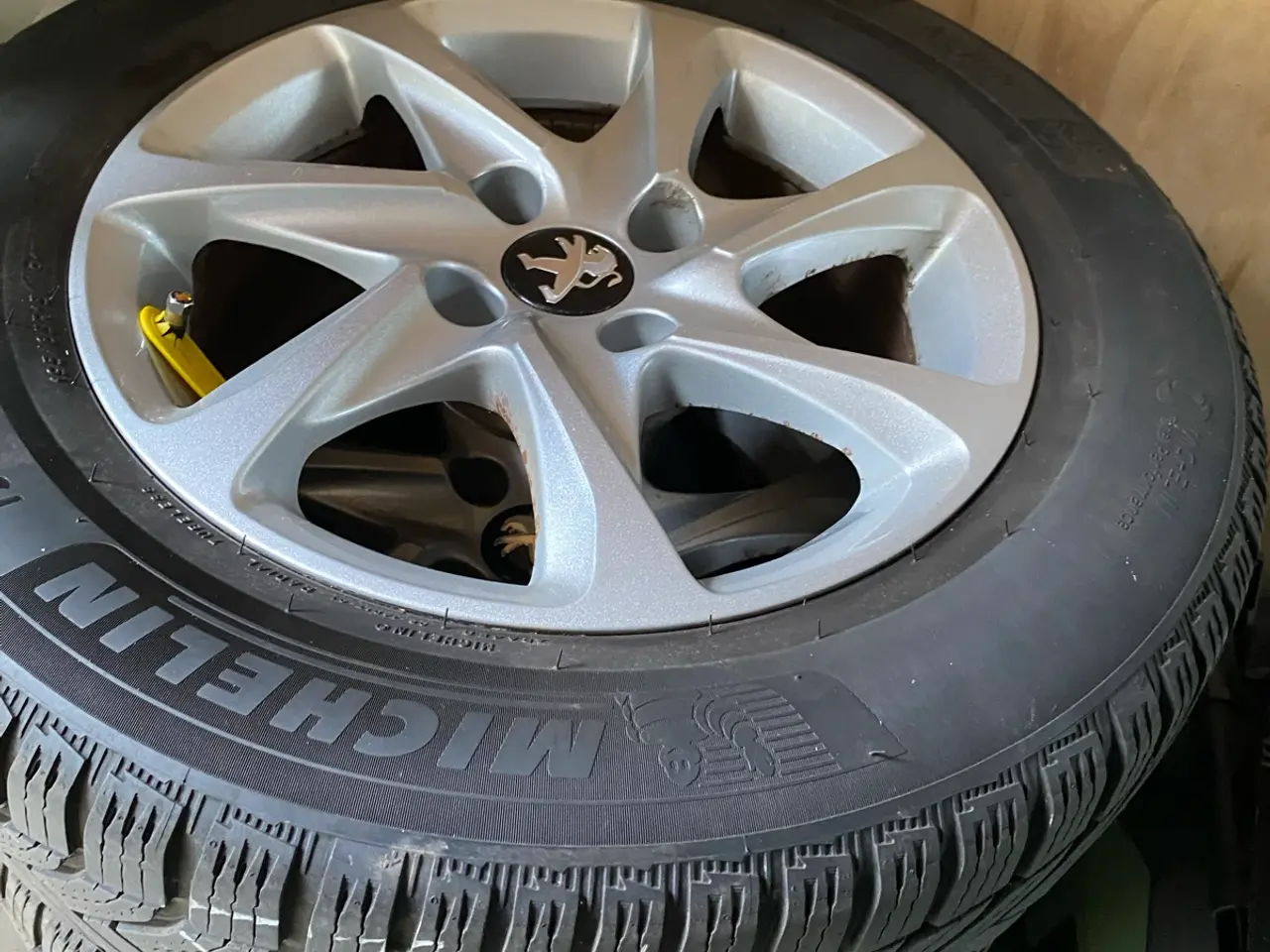 Billede 2 - Originale Peugeot alu fælge med Michelin vinterdæk