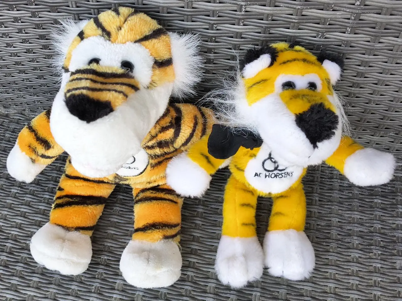 Billede 1 - 2 AC HORSENS MASKOTTER, 35 OG 30 CM, SOM NYE