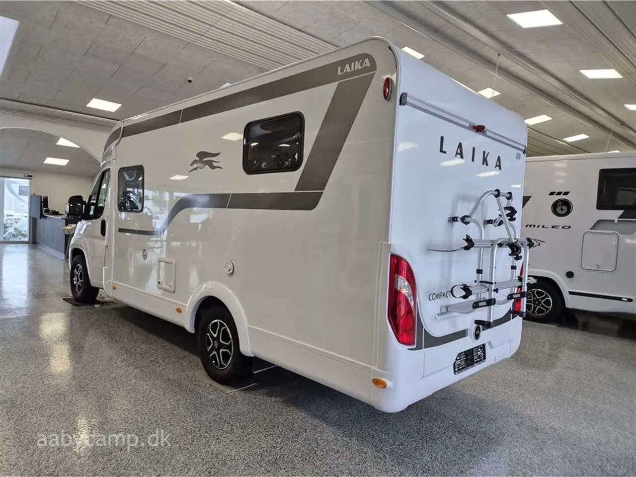 Billede 3 - 2022 - Laika Kosmo Compact 9 Slank og smidig model, perfekt til snoede kystveje. Automatgear.