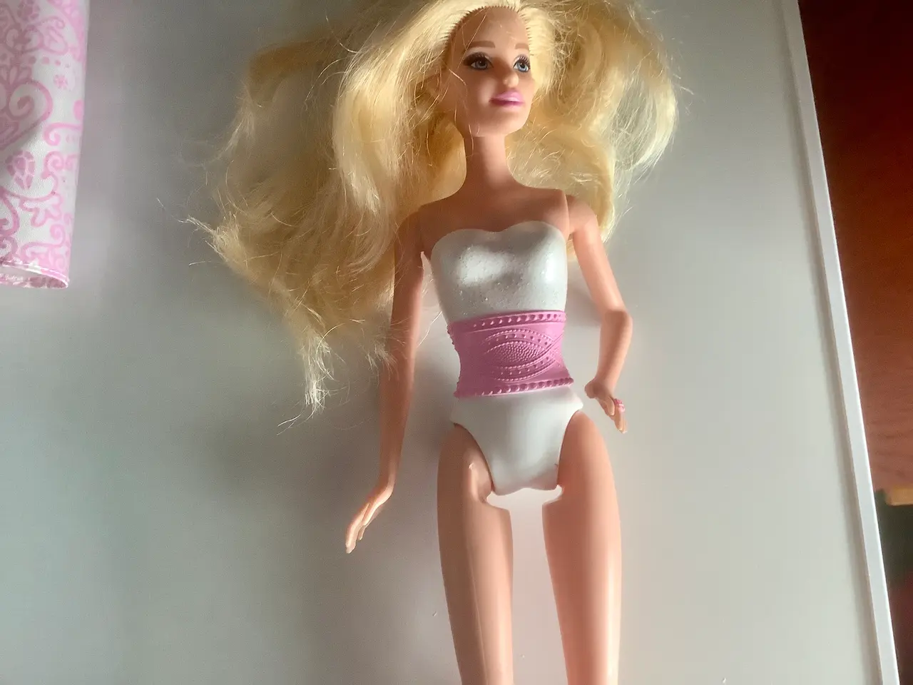Billede 6 - Barbie dukke med lyst hår.