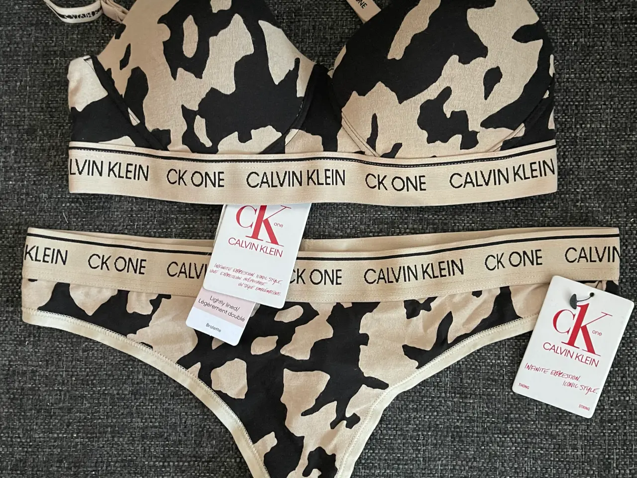 Billede 2 - Lækkert nyt Calvin Klein undertøjssæt
