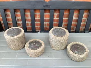 4 stk granit olielamper, med patina.